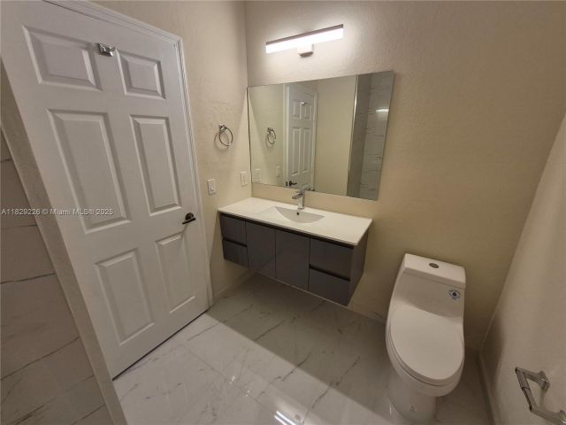 Дом в аренду по адресу 7673 NW 116th Ave 7673 - фото 6238466