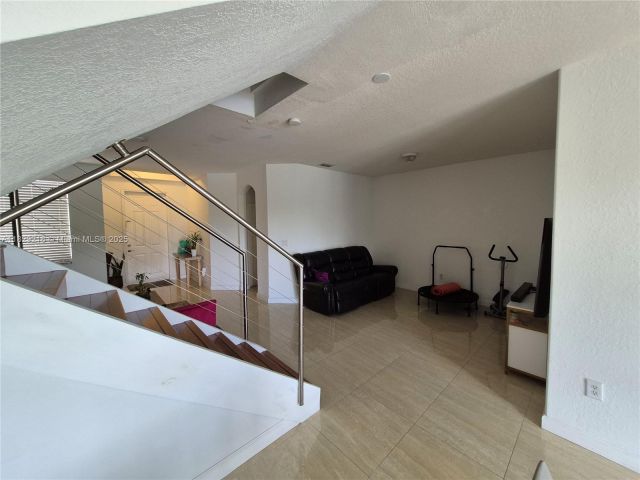 Продажа дома по адресу 8134 NW 108th Pl - фото 6209467