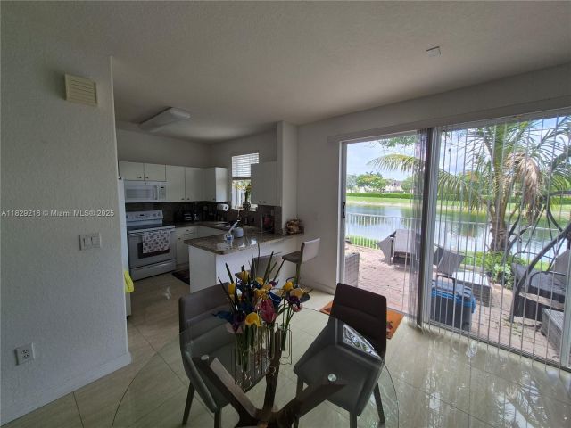 Продажа дома по адресу 8134 NW 108th Pl - фото 6209469