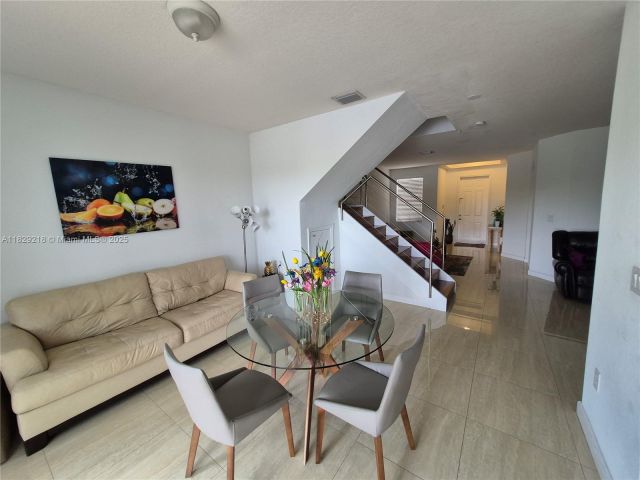 Продажа дома по адресу 8134 NW 108th Pl - фото 6209471