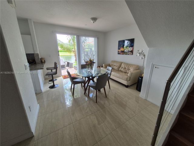 Продажа дома по адресу 8134 NW 108th Pl - фото 6209472