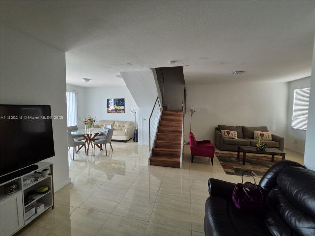 Продажа дома по адресу 8134 NW 108th Pl - фото 6209473