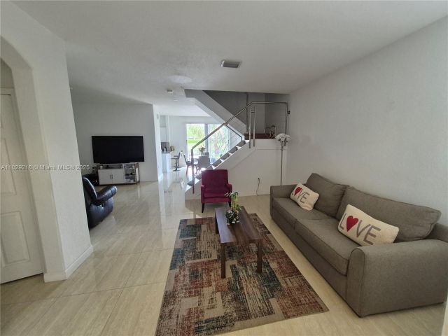 Продажа дома по адресу 8134 NW 108th Pl - фото 6209475