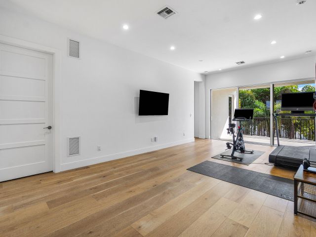 Продажа дома по адресу 200 NE 6th Court - фото 6216479