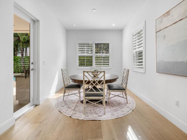 Продажа дома по адресу 200 NE 6th Court - фото 6216484