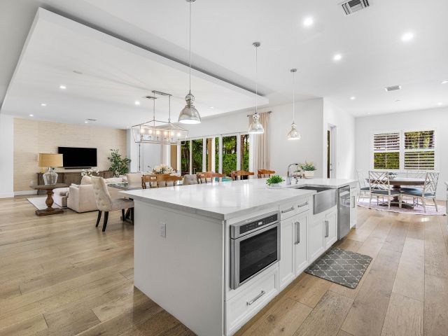 Продажа дома по адресу 200 NE 6th Court - фото 6216485