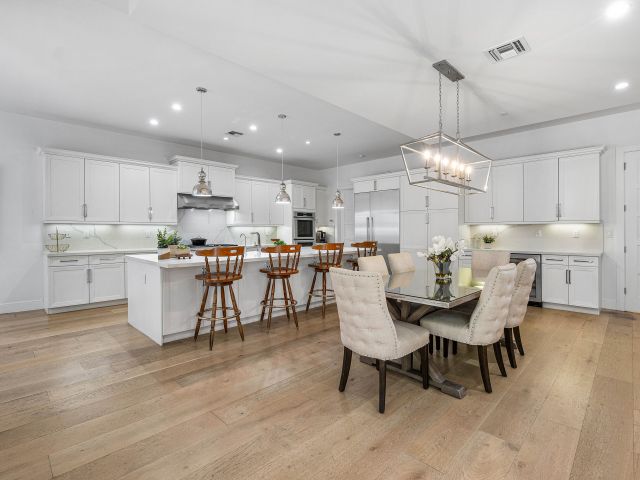 Продажа дома по адресу 200 NE 6th Court - фото 6216488