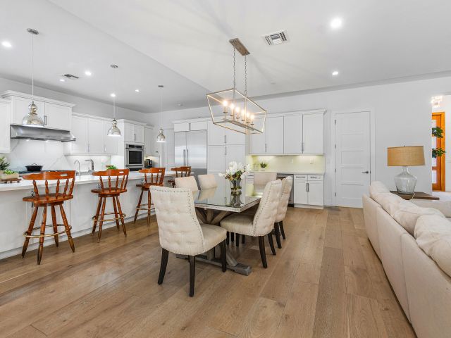 Продажа дома по адресу 200 NE 6th Court - фото 6216490