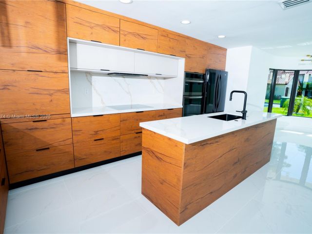 Продажа дома по адресу 10433 SW 118th Ct - фото 6237573