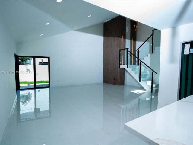 Продажа дома по адресу 10433 SW 118th Ct - фото 6237576