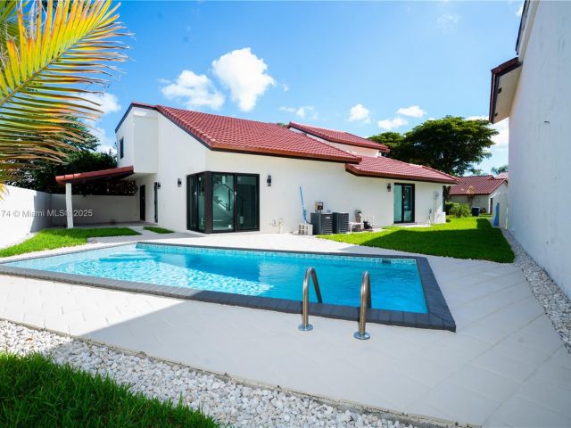 Продажа дома по адресу 10433 SW 118th Ct - фото 6237579