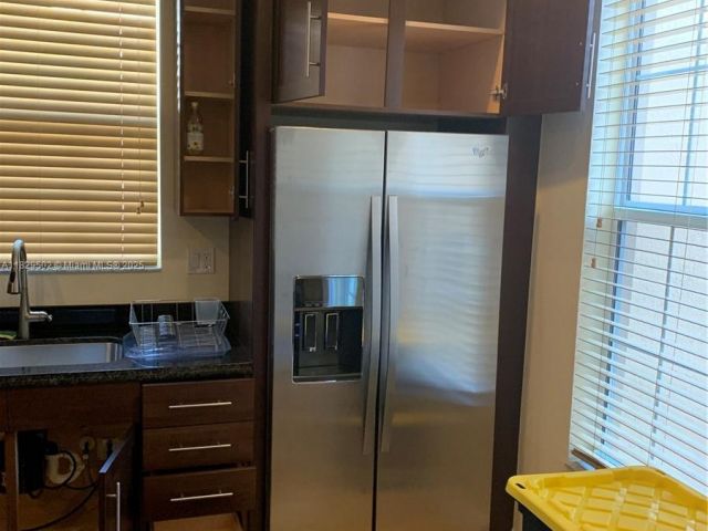 Дом в аренду по адресу 14657 SW 14th St - фото 6210011