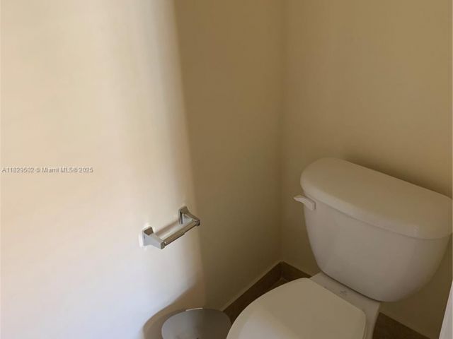 Дом в аренду по адресу 14657 SW 14th St - фото 6210014