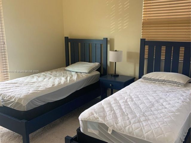 Дом в аренду по адресу 14657 SW 14th St - фото 6210020