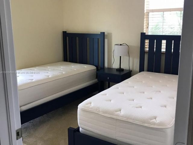 Дом в аренду по адресу 14657 SW 14th St - фото 6210021