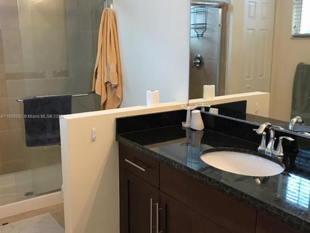 Дом в аренду по адресу 14657 SW 14th St - фото 6210024