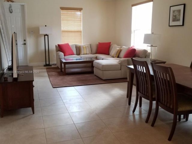 Дом в аренду по адресу 14657 SW 14th St - фото 6210026