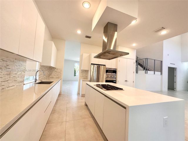 Дом в аренду по адресу 10258 NW 74th Ter 0 - фото 6210249