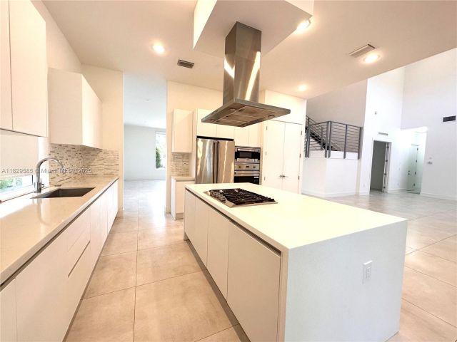 Дом в аренду по адресу 10258 NW 74th Ter 0 - фото 6210252