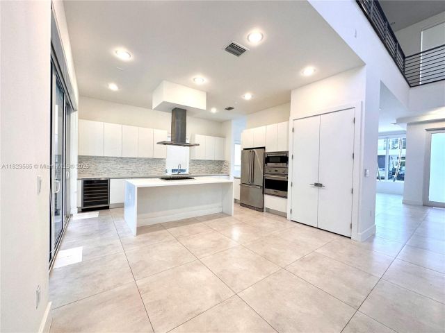 Дом в аренду по адресу 10258 NW 74th Ter 0 - фото 6210256