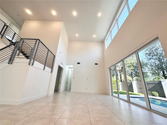 Дом в аренду по адресу 10258 NW 74th Ter 0 - фото 6210259