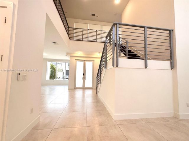 Дом в аренду по адресу 10258 NW 74th Ter 0 - фото 6210260