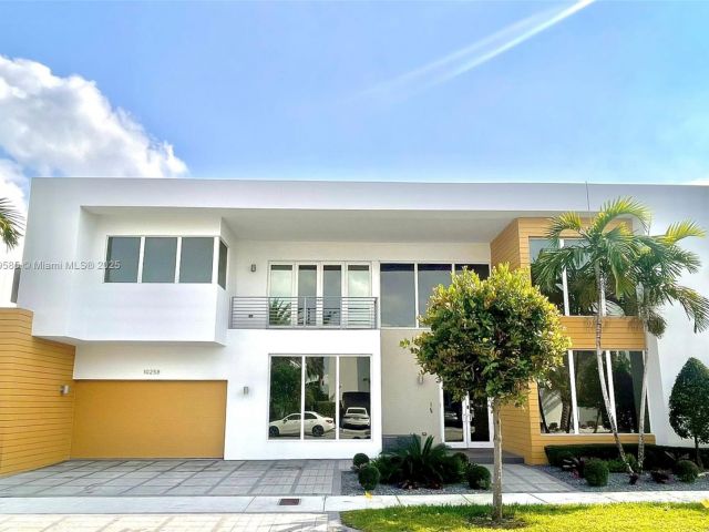 Дом в аренду по адресу 10258 NW 74th Ter 0 - фото 6210268