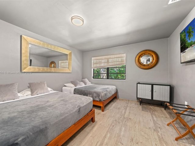 Продажа дома по адресу 14400 NE 4th Ave - фото 6284051