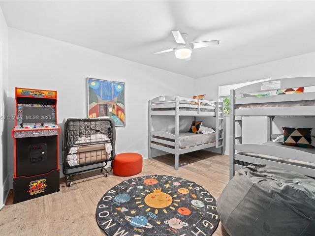 Продажа дома по адресу 14400 NE 4th Ave - фото 6284052