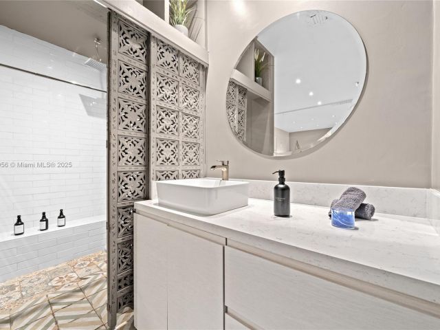 Продажа дома по адресу 14400 NE 4th Ave - фото 6284054