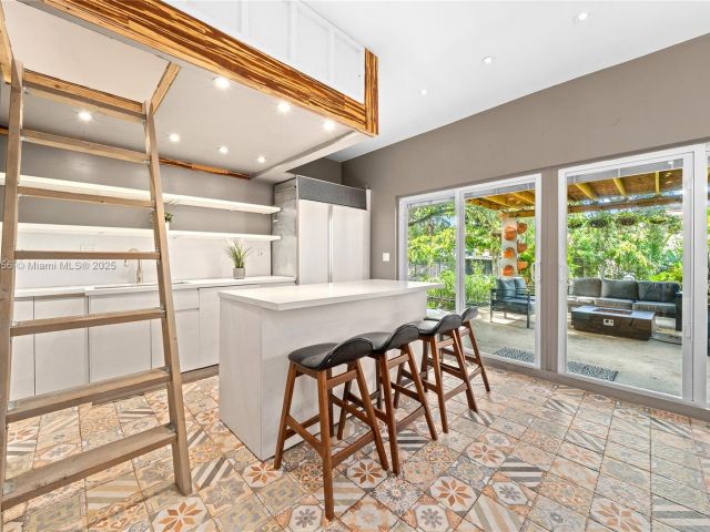 Продажа дома по адресу 14400 NE 4th Ave - фото 6284055