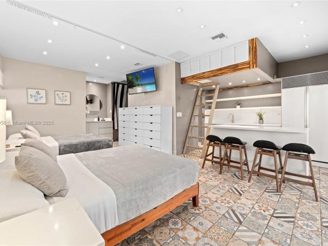 Продажа дома по адресу 14400 NE 4th Ave - фото 6284056