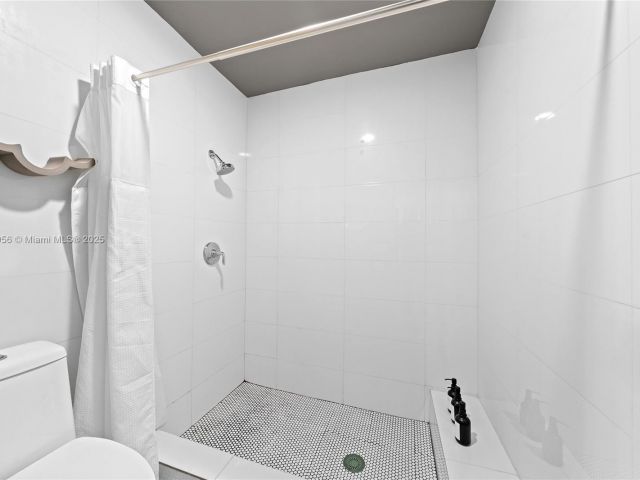 Продажа дома по адресу 14400 NE 4th Ave - фото 6284058