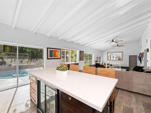 Продажа дома по адресу 14400 NE 4th Ave - фото 6284062