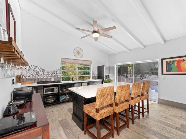 Продажа дома по адресу 14400 NE 4th Ave - фото 6284063