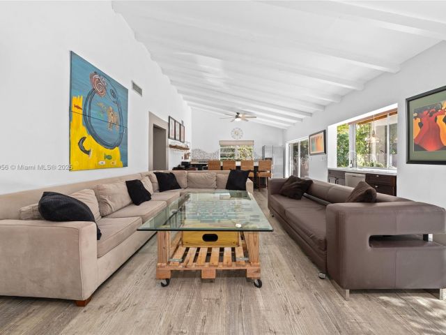 Продажа дома по адресу 14400 NE 4th Ave - фото 6284065