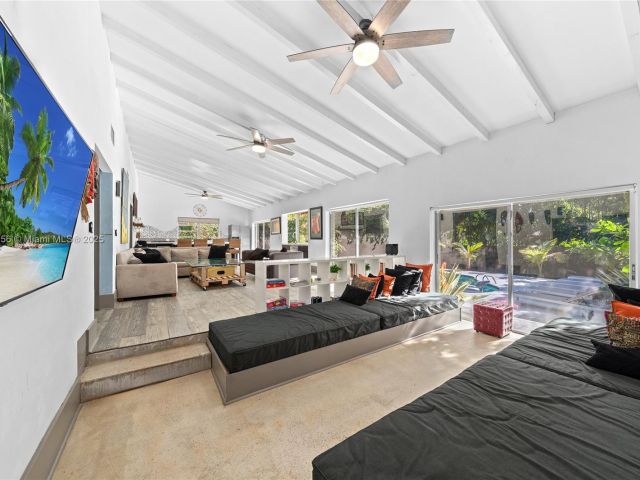 Продажа дома по адресу 14400 NE 4th Ave - фото 6284066