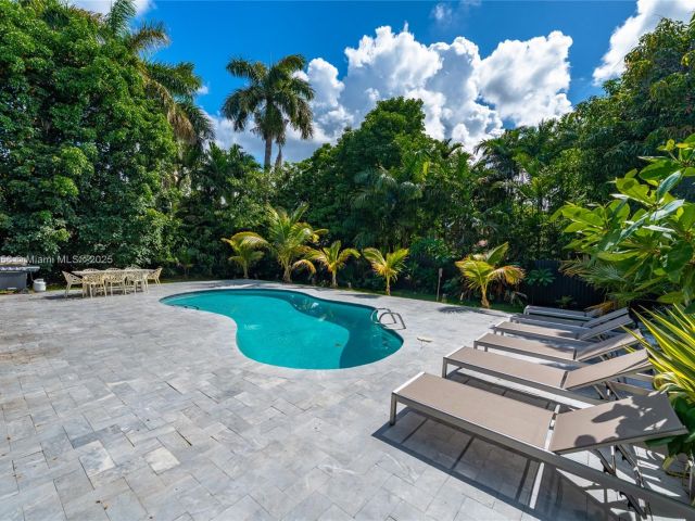 Продажа дома по адресу 14400 NE 4th Ave - фото 6284069