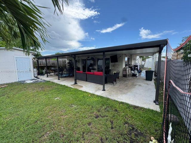 Продажа дома по адресу 12841 SW 54th St #1 - фото 6210172