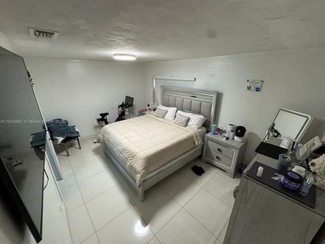 Продажа дома по адресу 12841 SW 54th St #1 - фото 6210175