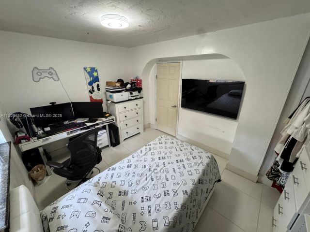 Продажа дома по адресу 12841 SW 54th St #1 - фото 6210176