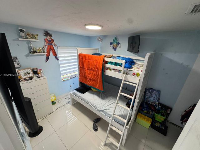 Продажа дома по адресу 12841 SW 54th St #1 - фото 6210177