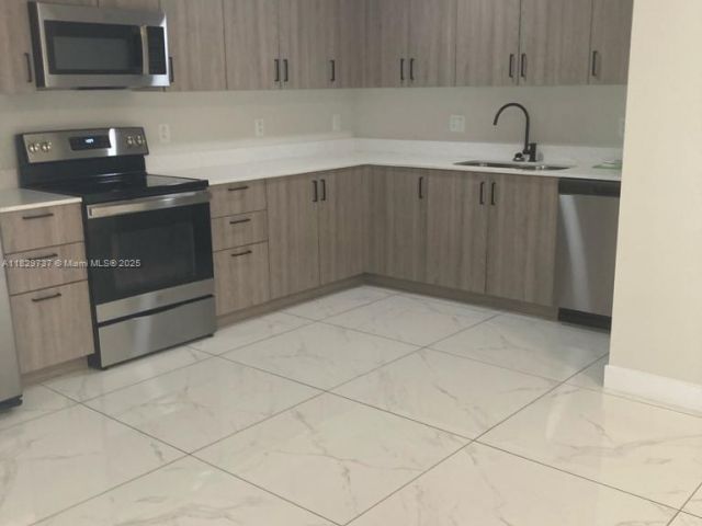 Продажа дома по адресу 25767 SW 144th Ave - фото 6218509