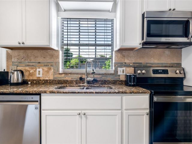 Продажа дома по адресу 516 Puritan Rd - фото 6211256