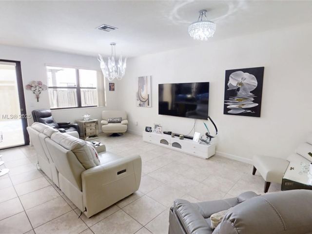 Продажа дома по адресу 4231 SW 165th Ct - фото 6211391