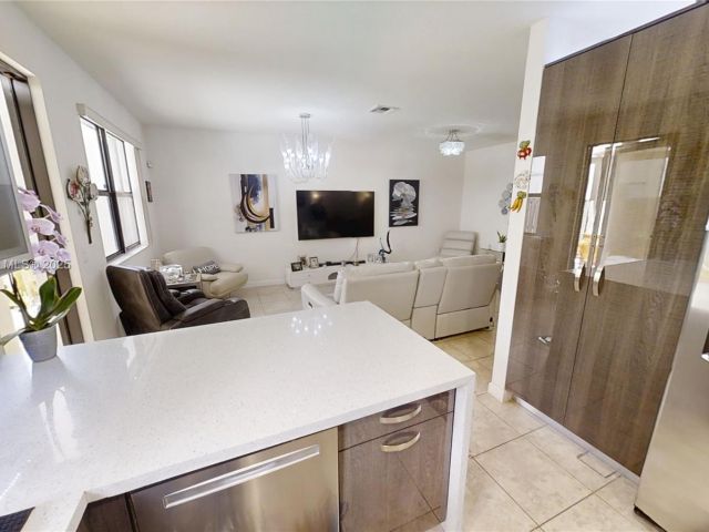 Продажа дома по адресу 4231 SW 165th Ct - фото 6211392