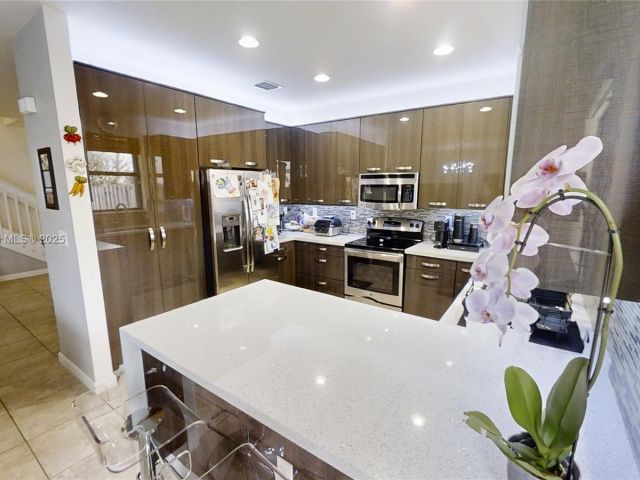 Продажа дома по адресу 4231 SW 165th Ct - фото 6211395