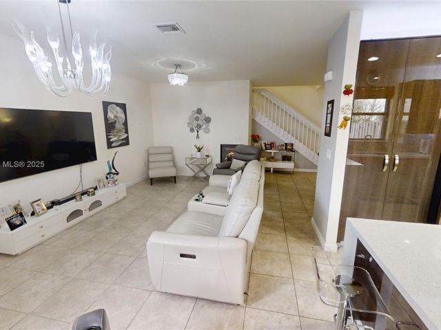 Продажа дома по адресу 4231 SW 165th Ct - фото 6211396