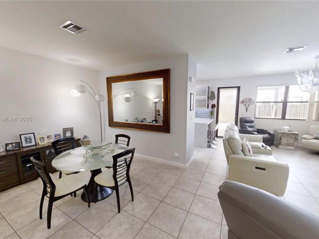 Продажа дома по адресу 4231 SW 165th Ct - фото 6211399