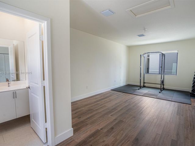 Продажа дома по адресу 4269 NW 83rd Path - фото 6210970